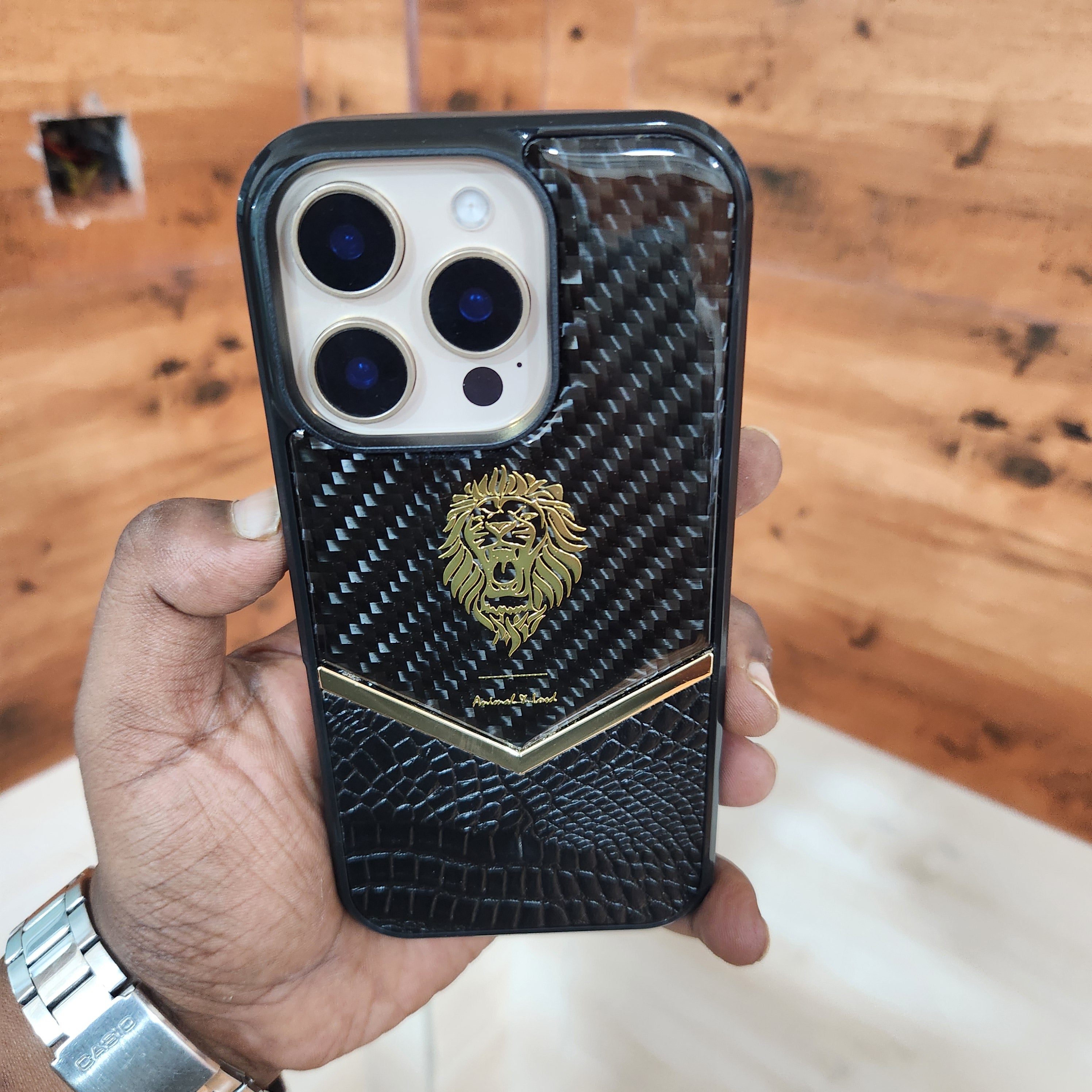 iPhone 16 Pro Classic Leather Shine Carbon Case with Golden Chrome - Design 1