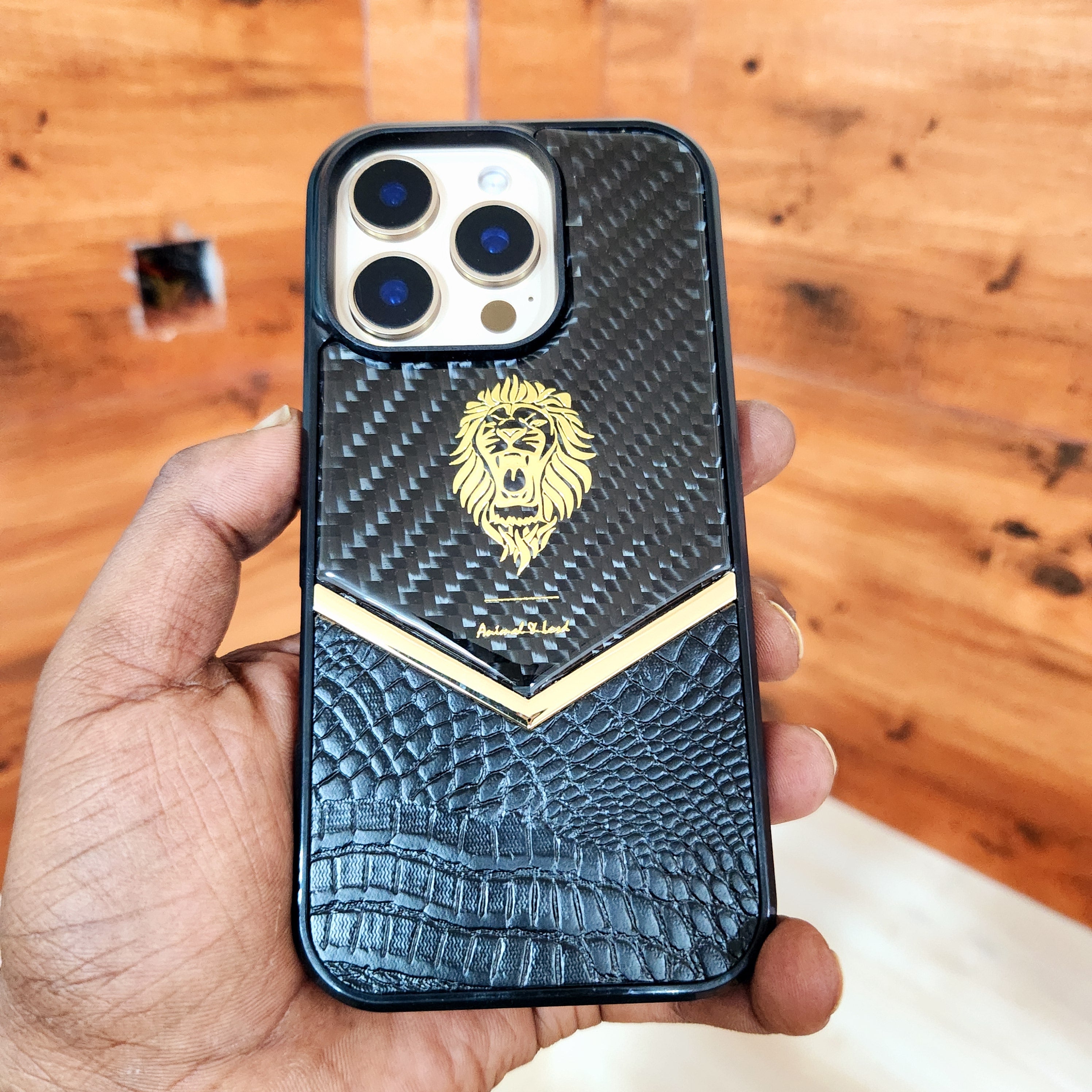 iPhone 16 Pro Classic Leather Shine Carbon Case with Golden Chrome - Design 1