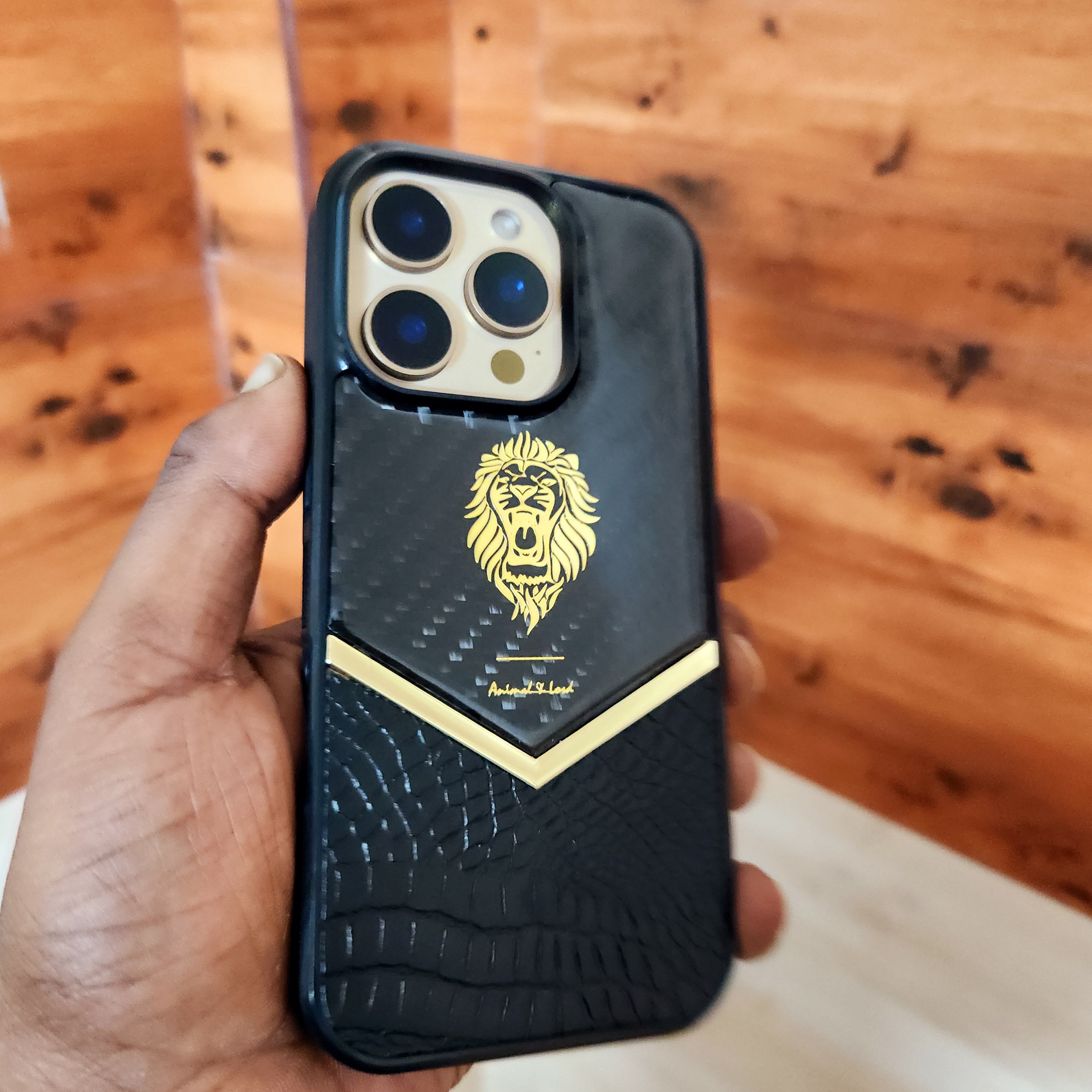 iPhone 16 Pro Classic Leather Shine Carbon Case with Golden Chrome - Design 1