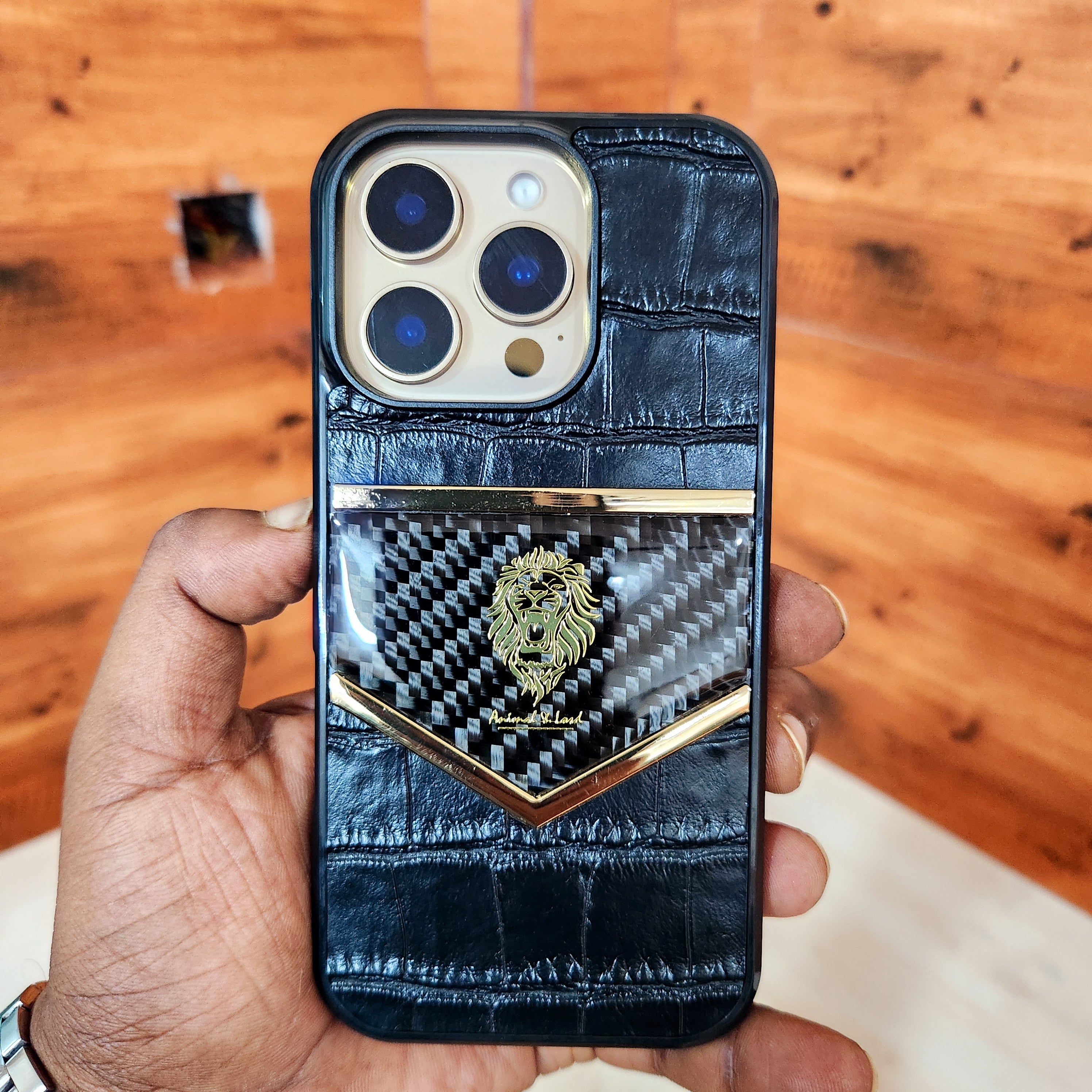 iPhone 16 Pro Classic Leather Shine Carbon Case with Golden Chrome - Design 2