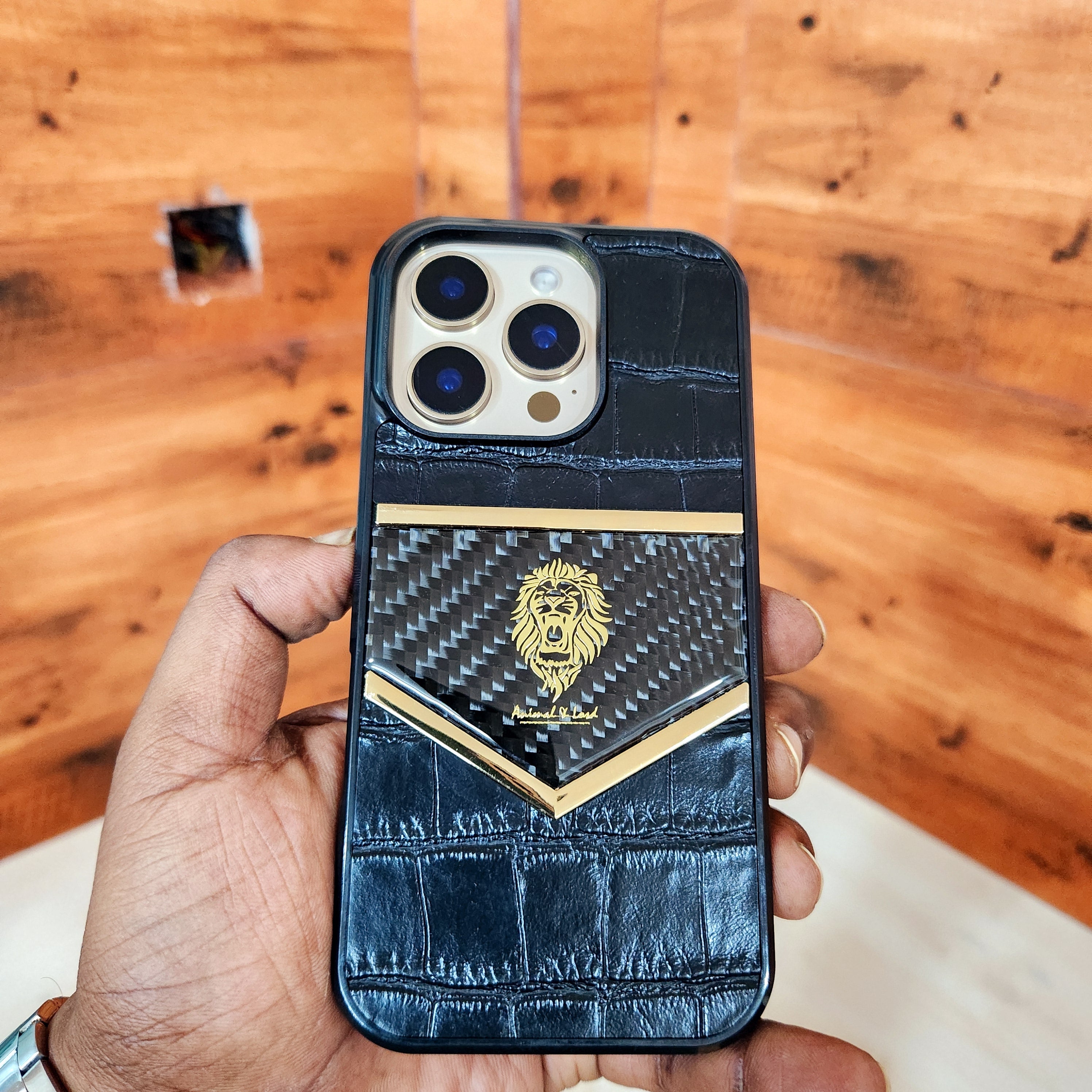 iPhone 16 Pro Classic Leather Shine Carbon Case with Golden Chrome - Design 2