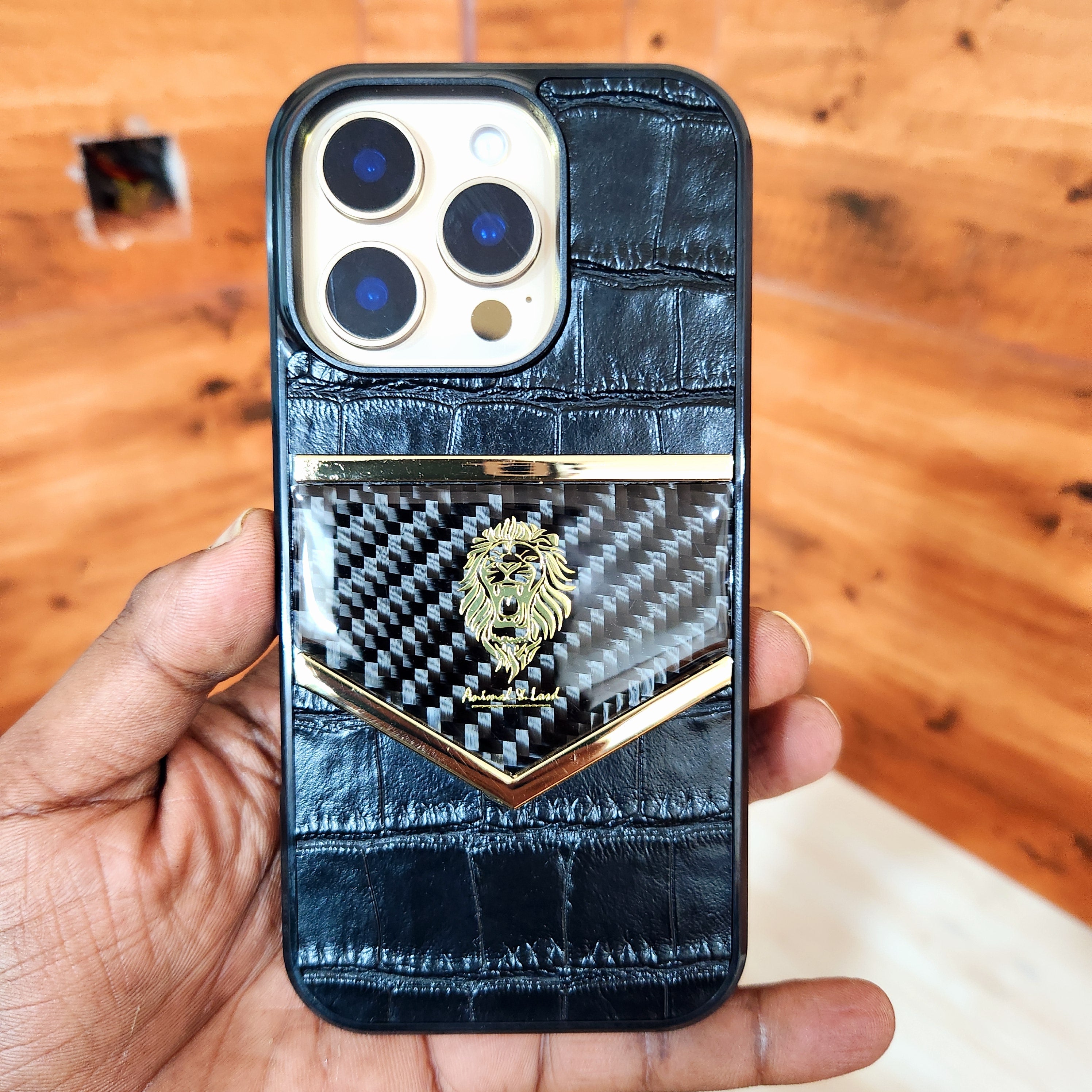 iPhone 16 Pro Classic Leather Shine Carbon Case with Golden Chrome - Design 2