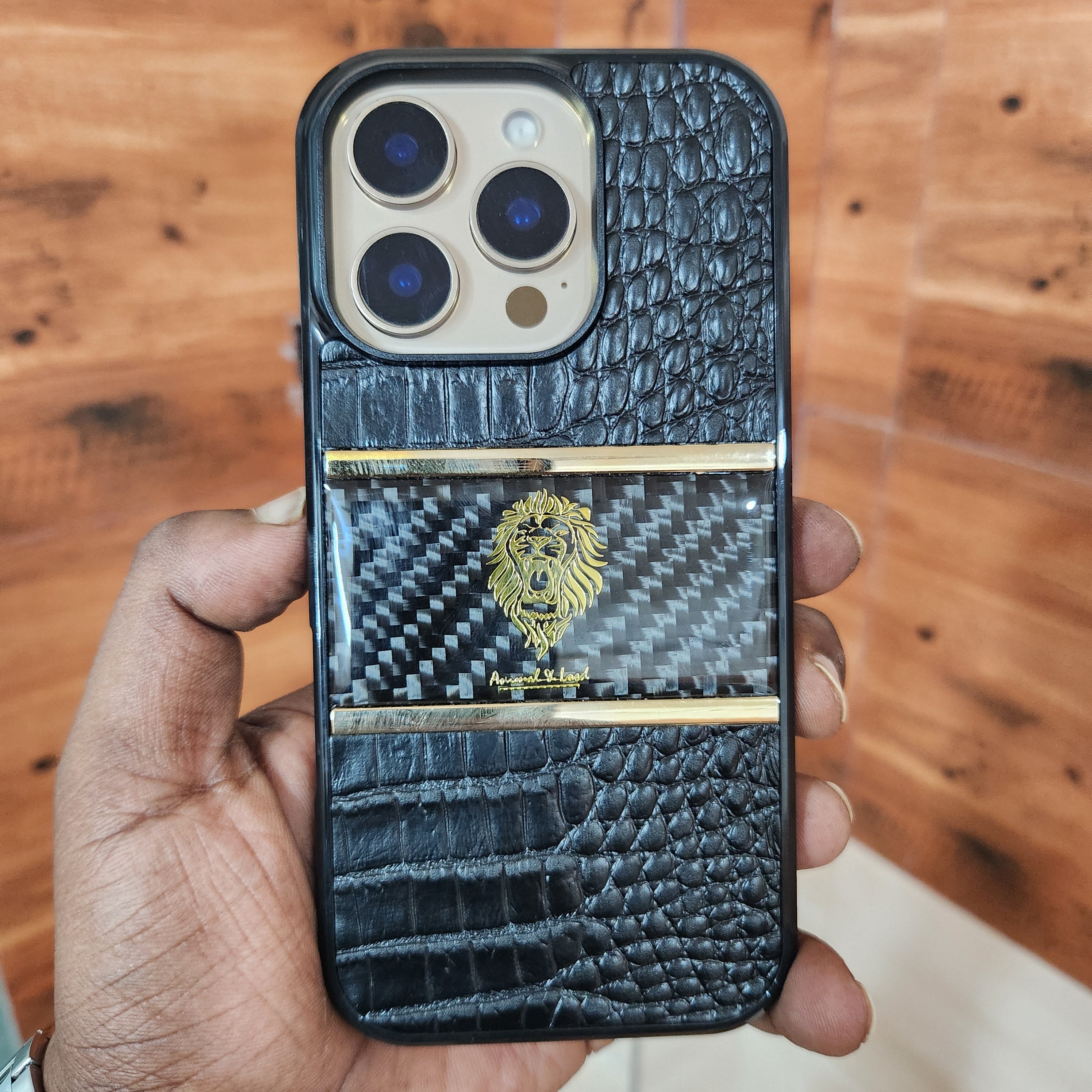 iPhone 16 Pro Classic Leather Shine Carbon Case with Golden Chrome - Design 3