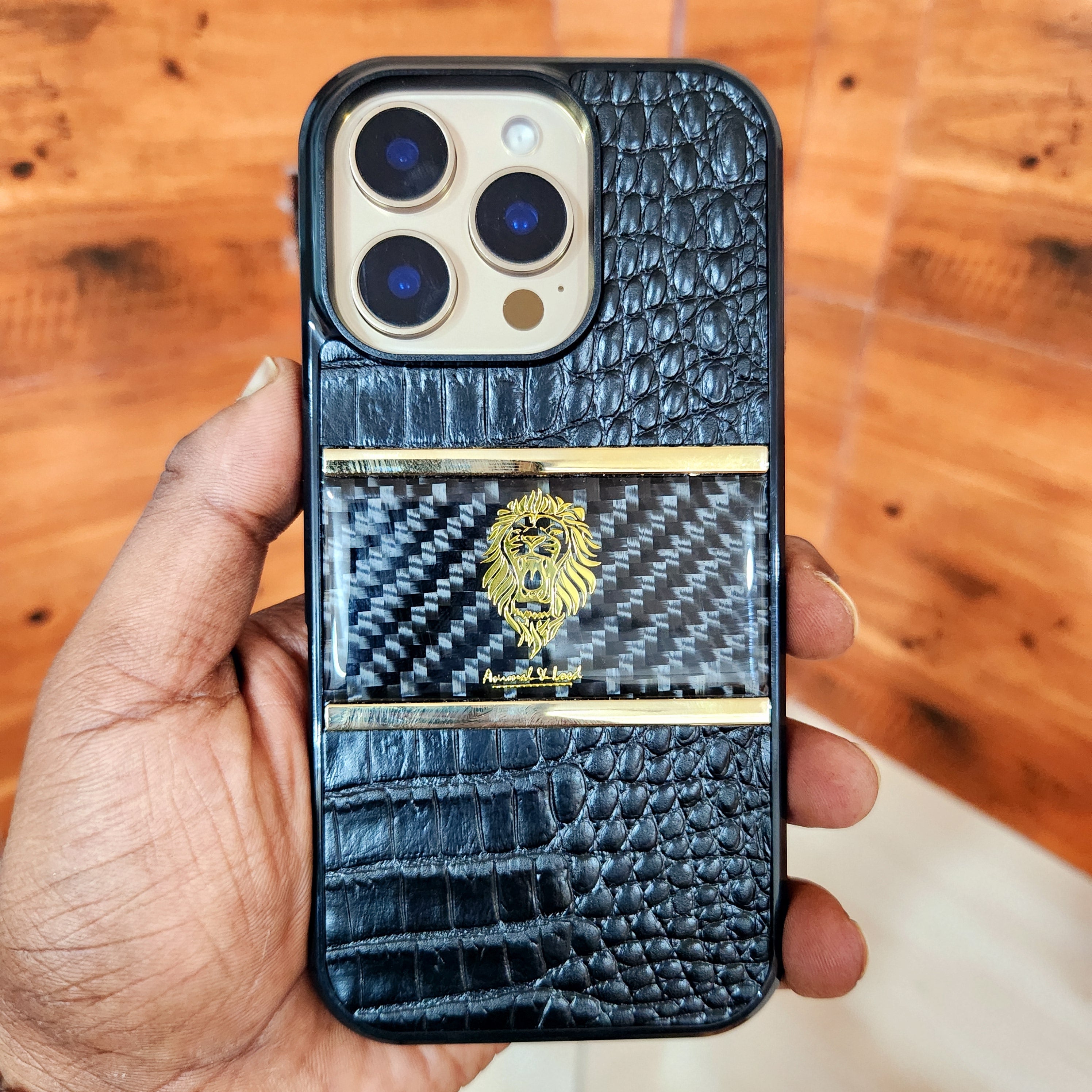 iPhone 16 Pro Classic Leather Shine Carbon Case with Golden Chrome - Design 3