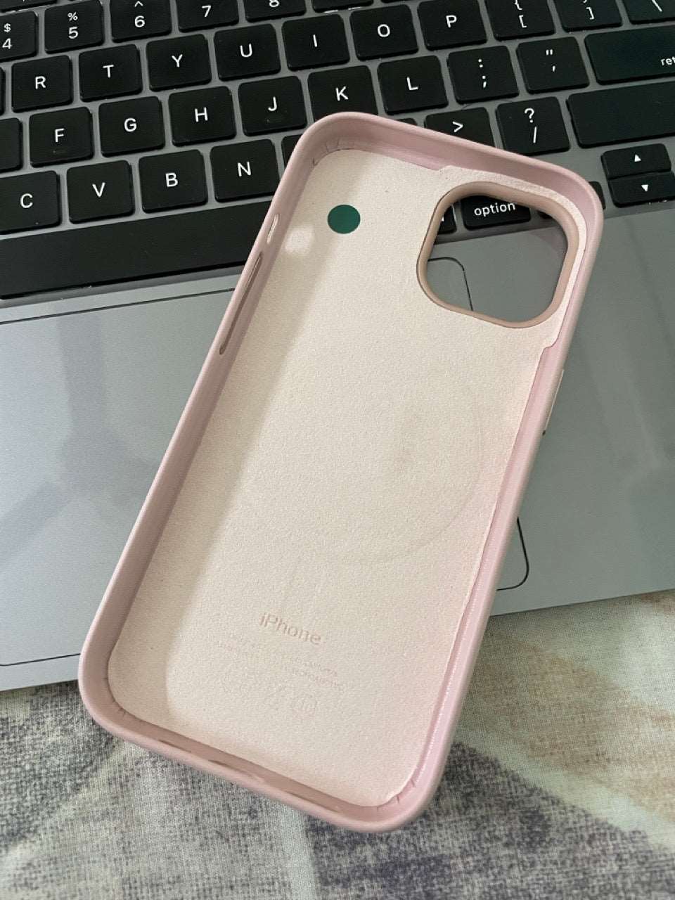 Apple iPhone 14 Plus Leather Cover with MagSafe - Pink