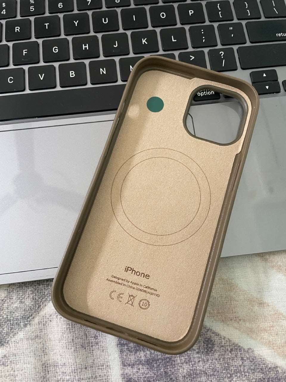 Apple iPhone 14 Pro Leather Cover with MagSafe - TAUPE