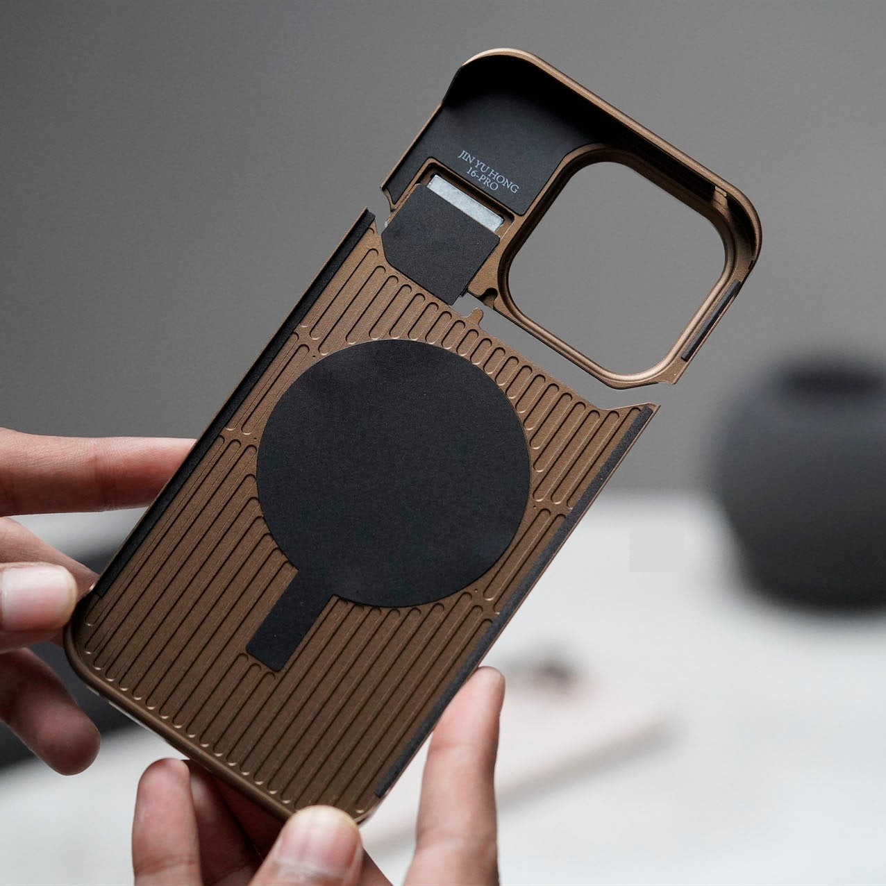 iPhone 16 Pro Max Aluminum & Leather Case with Fragrance Aroma - Desert