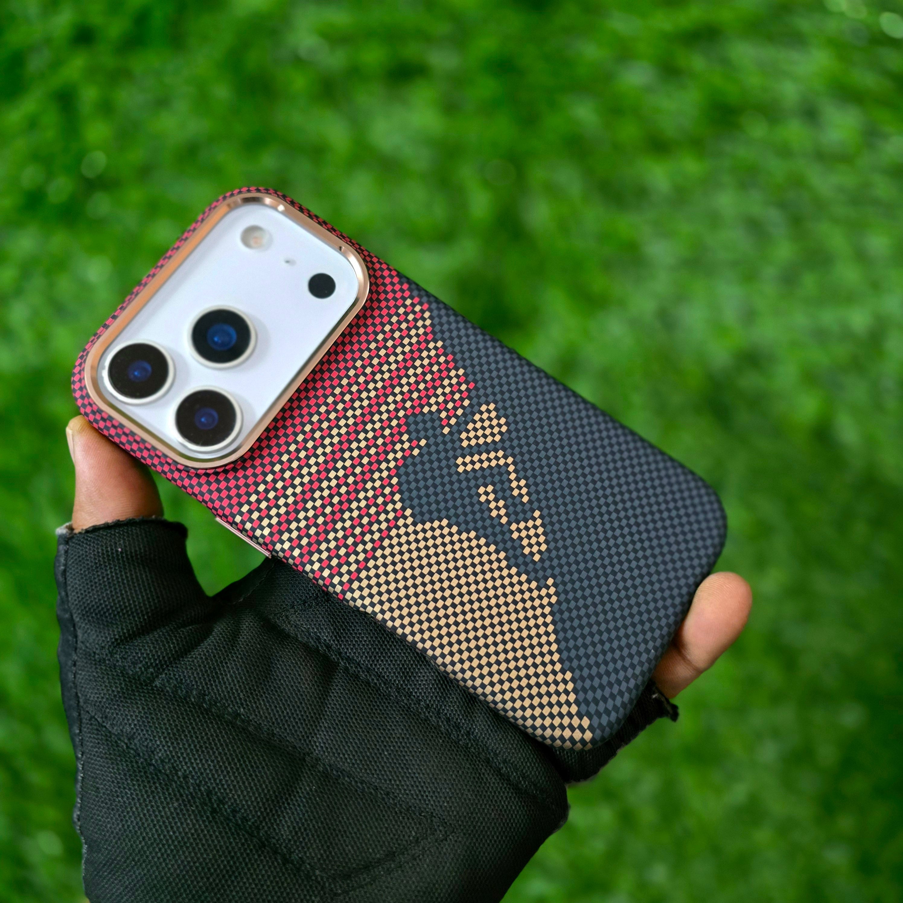 iPhone 17 Pro Aramid Carbon Fiber "Mountain Climber" Texture 0.8mm Thin Cover with Magsafe - Red