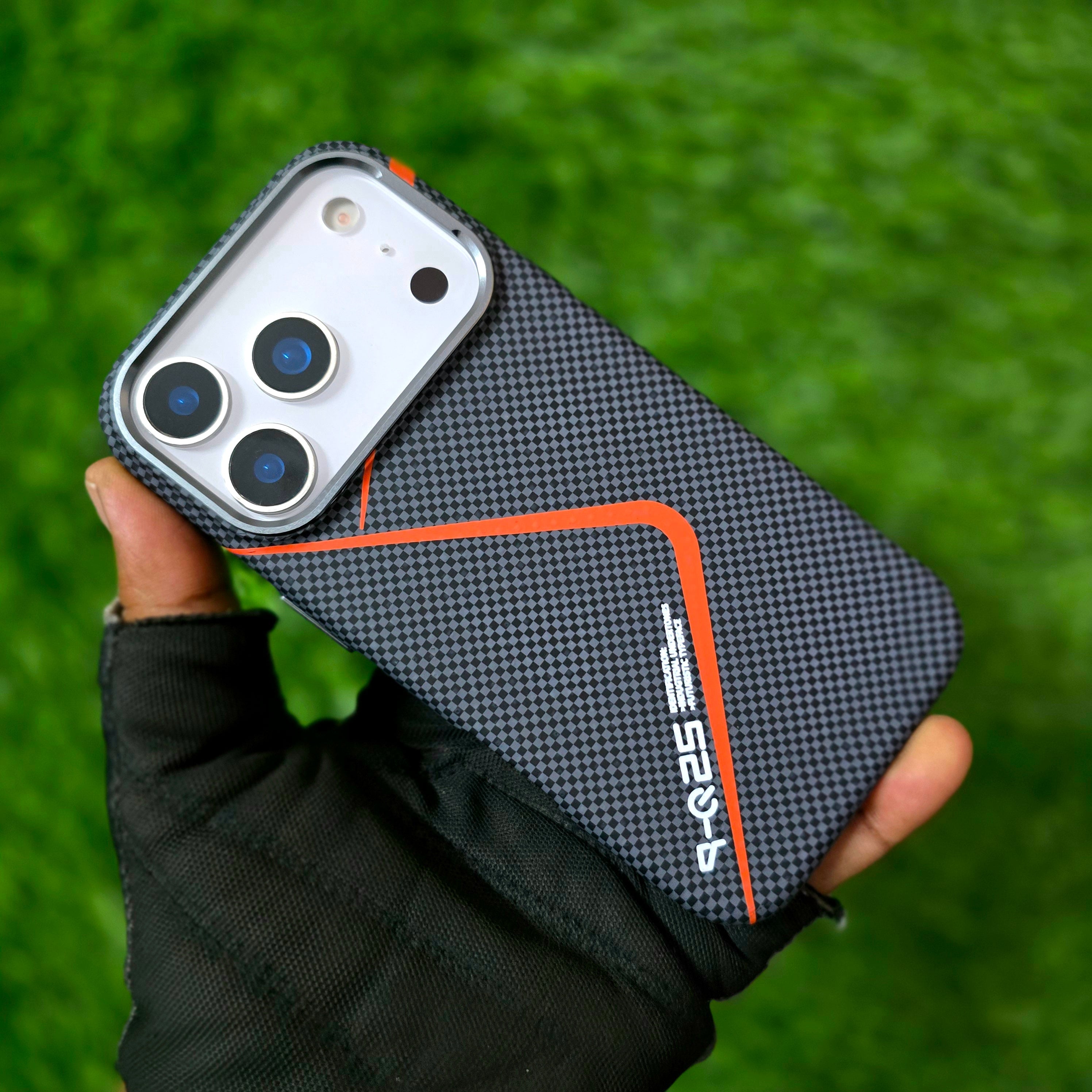 iPhone 17 Pro Aramid Carbon Fiber Texture 0.8mm Thin Cover with Magsafe - Black