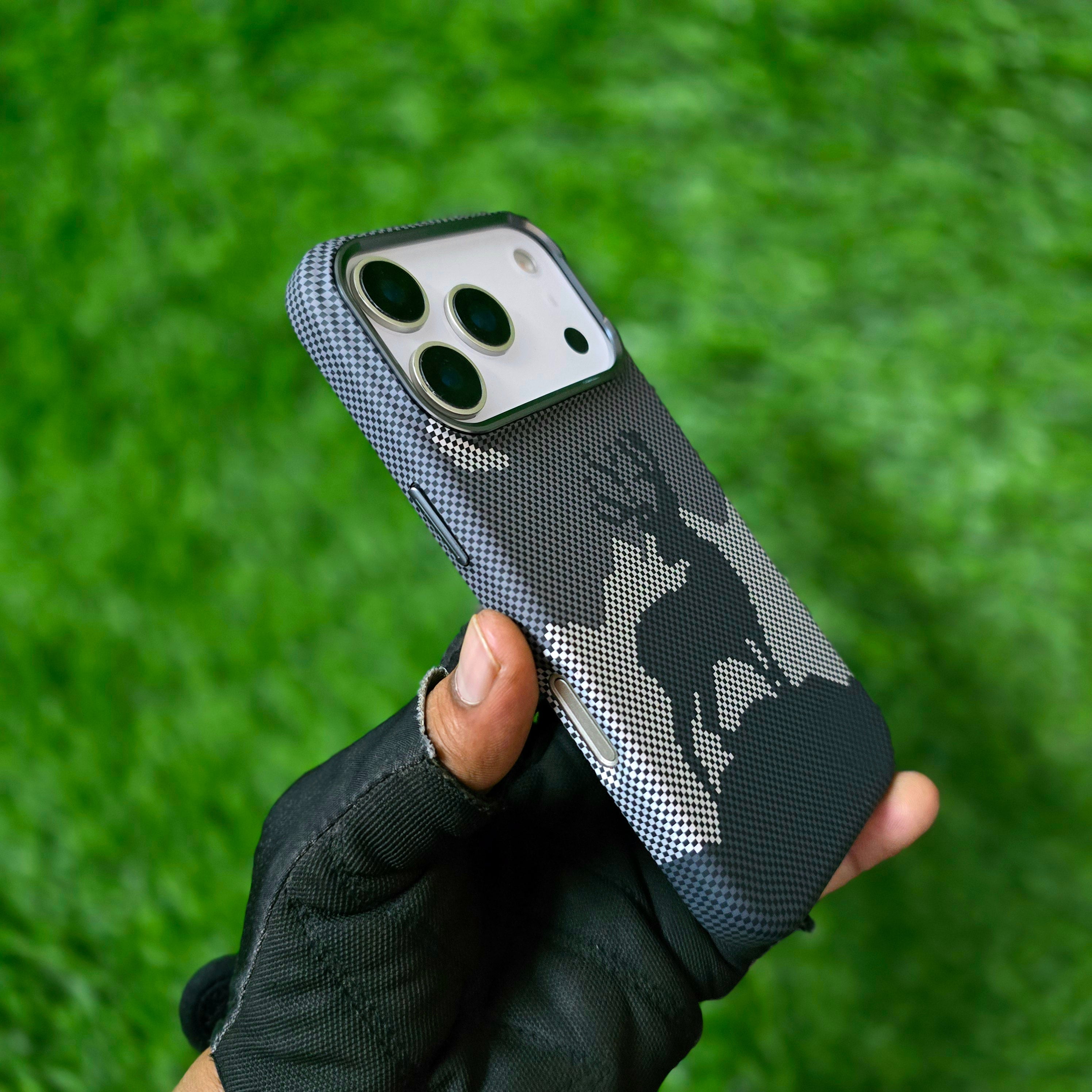 iPhone 17 Pro Max Aramid Carbon Fiber "Deer in Night" Texture 0.8mm Thin Cover with Magsafe - Grey