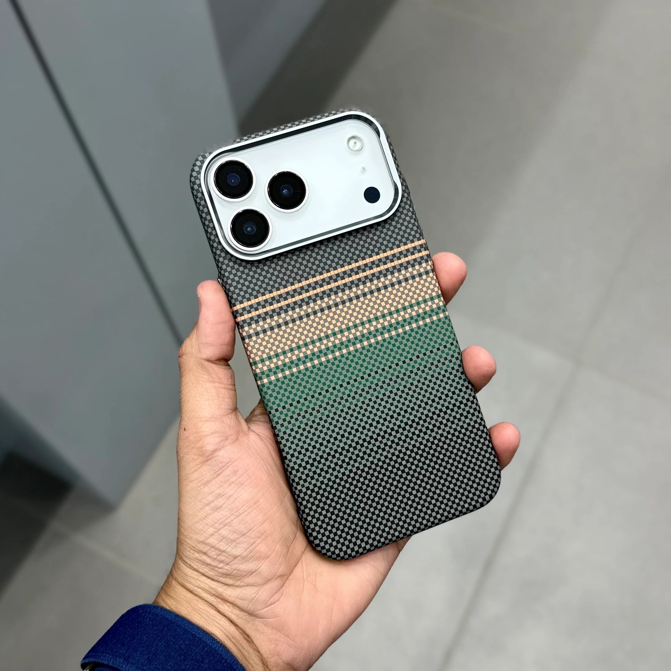 iPhone 17 Pro Aramid Carbon Fiber Texture 0.8mm Thin Cover with Magsafe - Green