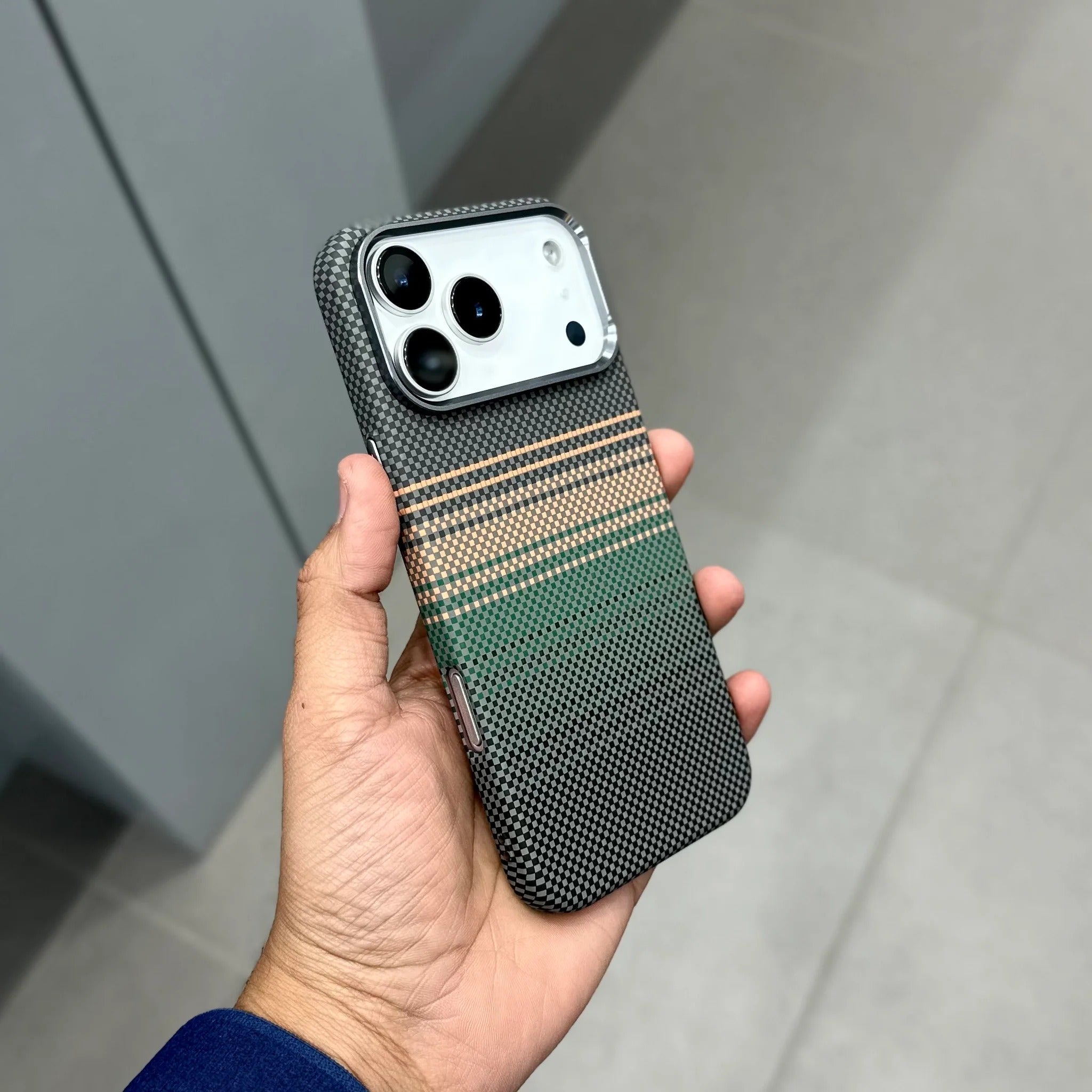 iPhone 17 Pro Max Aramid Carbon Fiber Texture 0.8mm Thin Cover with Magsafe - Green