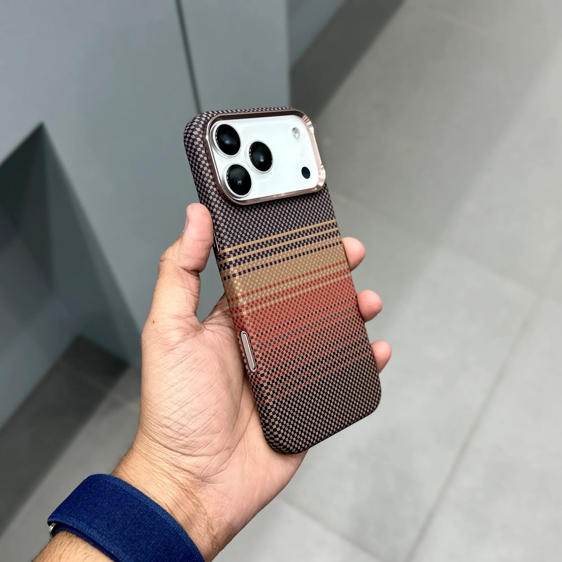 iPhone 17 Pro Aramid Carbon Fiber Texture 0.8mm Thin Cover with Magsafe - Sunset