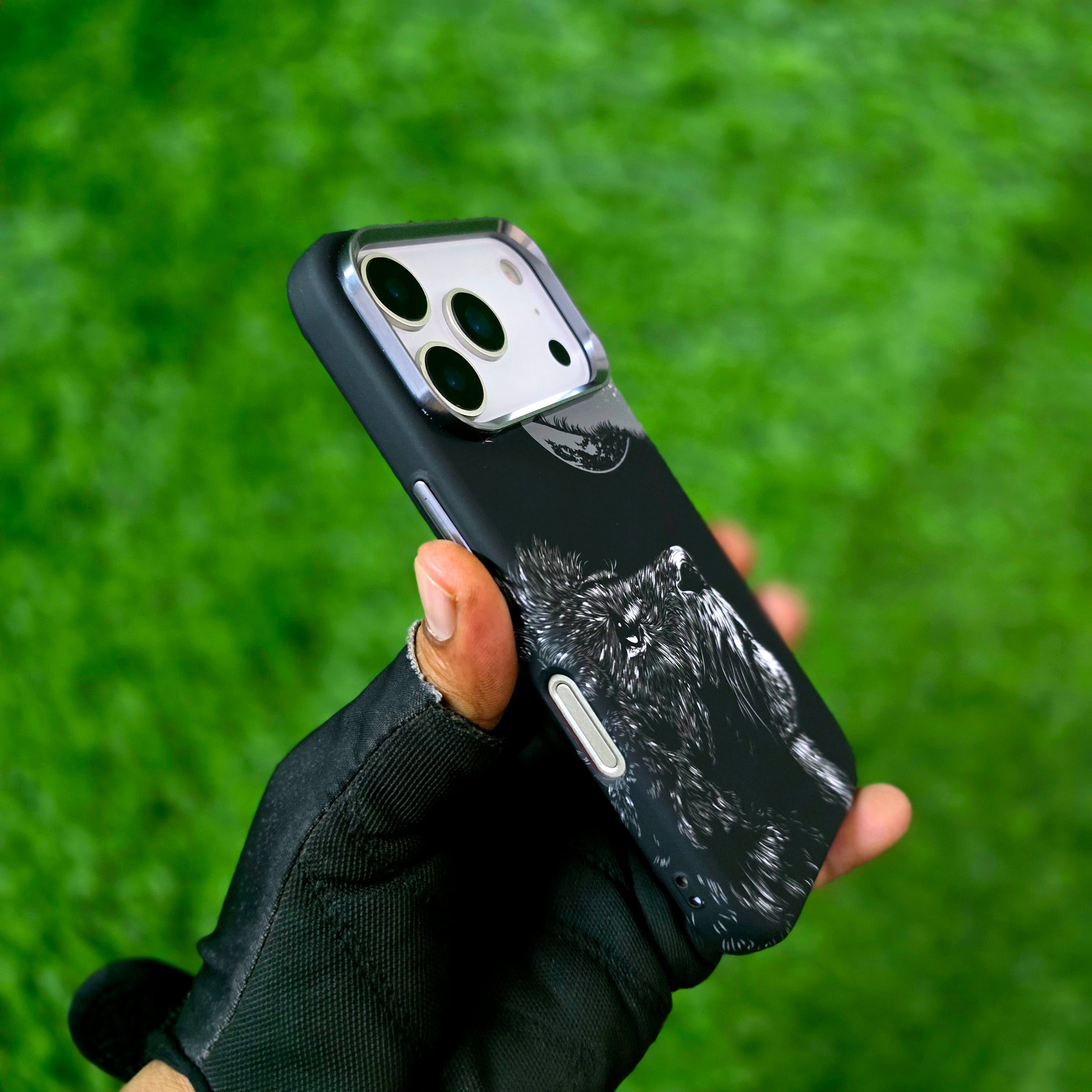 iPhone 17 Pro Max Slim 0.8mm Embossed "Lion Looking Sky" Cover with Magsafe - Lion