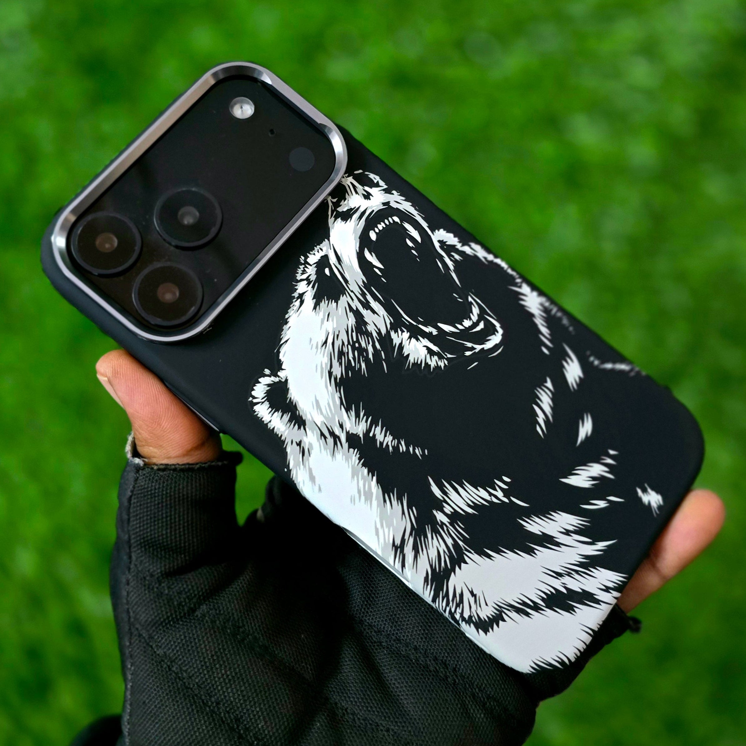 iPhone 17 Pro Max Slim 0.8mm Embossed "Roaring Bear" Cover with Magsafe - Bear