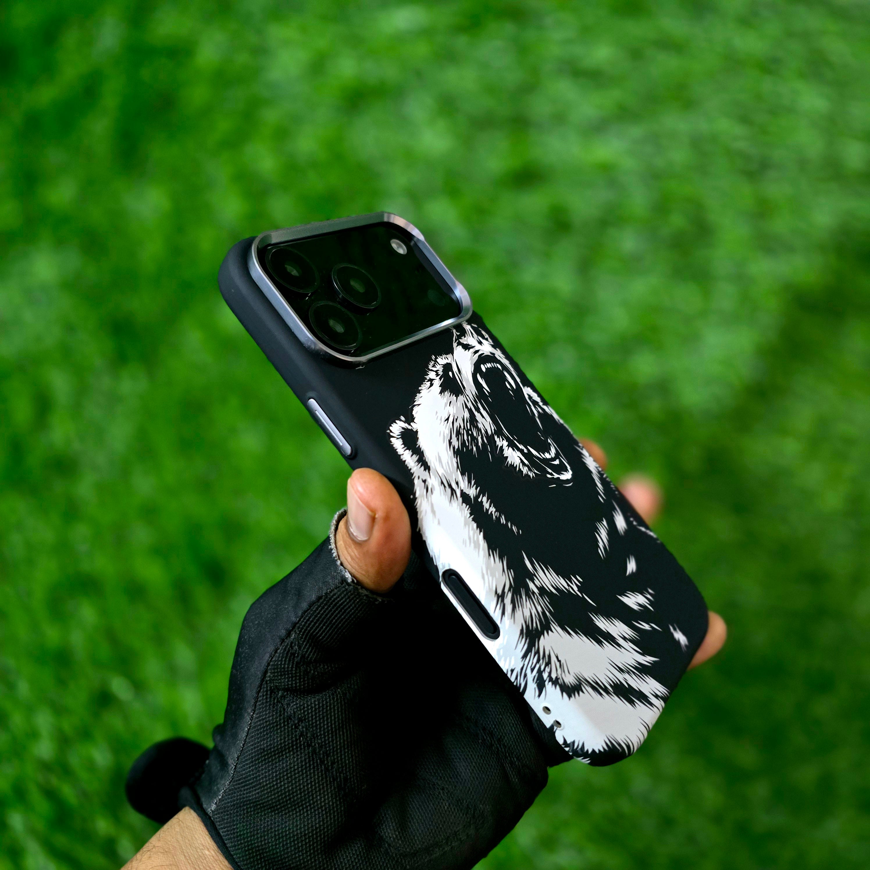 iPhone 17 Pro Max Slim 0.8mm Embossed "Roaring Bear" Cover with Magsafe - Bear