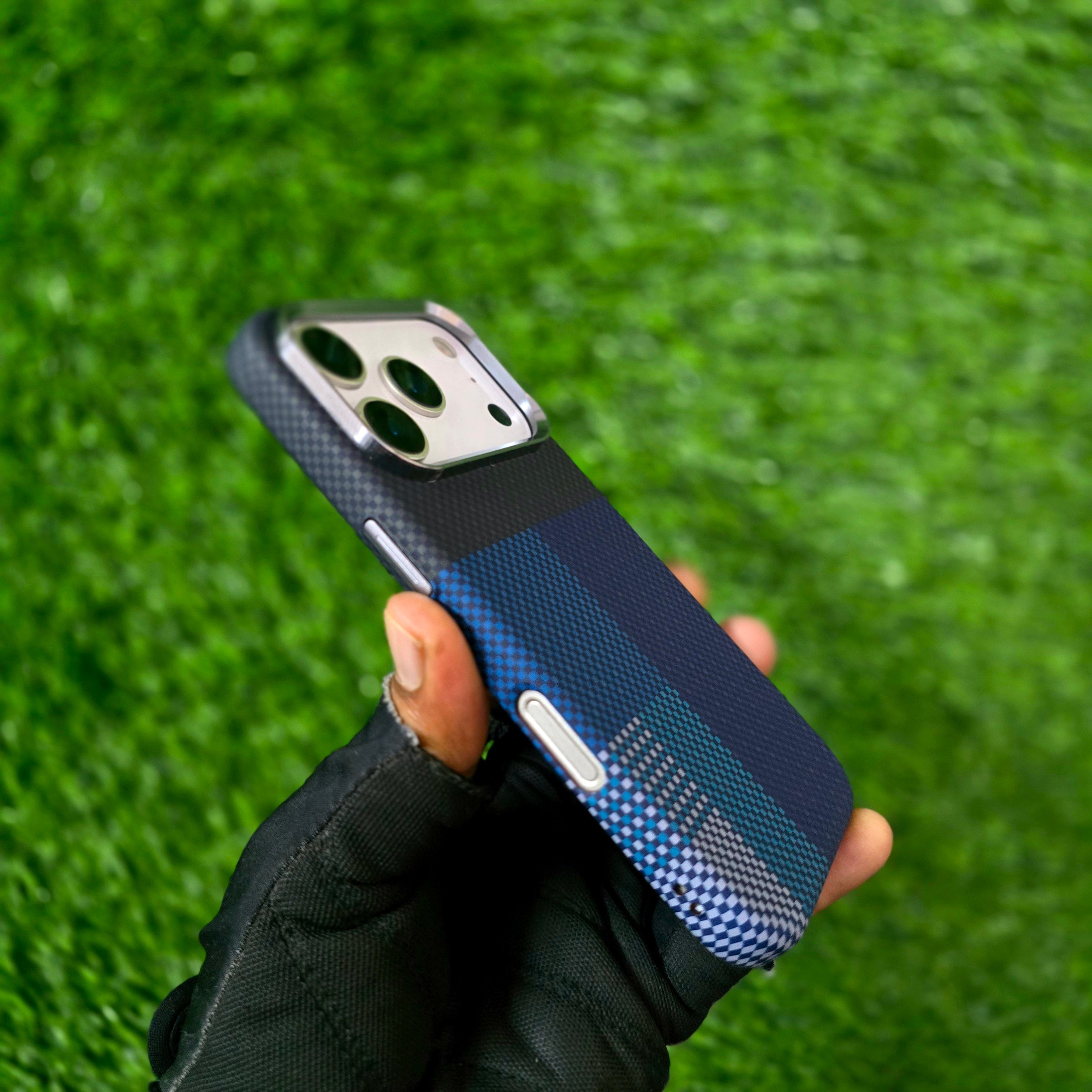 iPhone 17 Pro Max Aramid Carbon Fiber Texture 0.8mm Thin Cover with Magsafe - Black