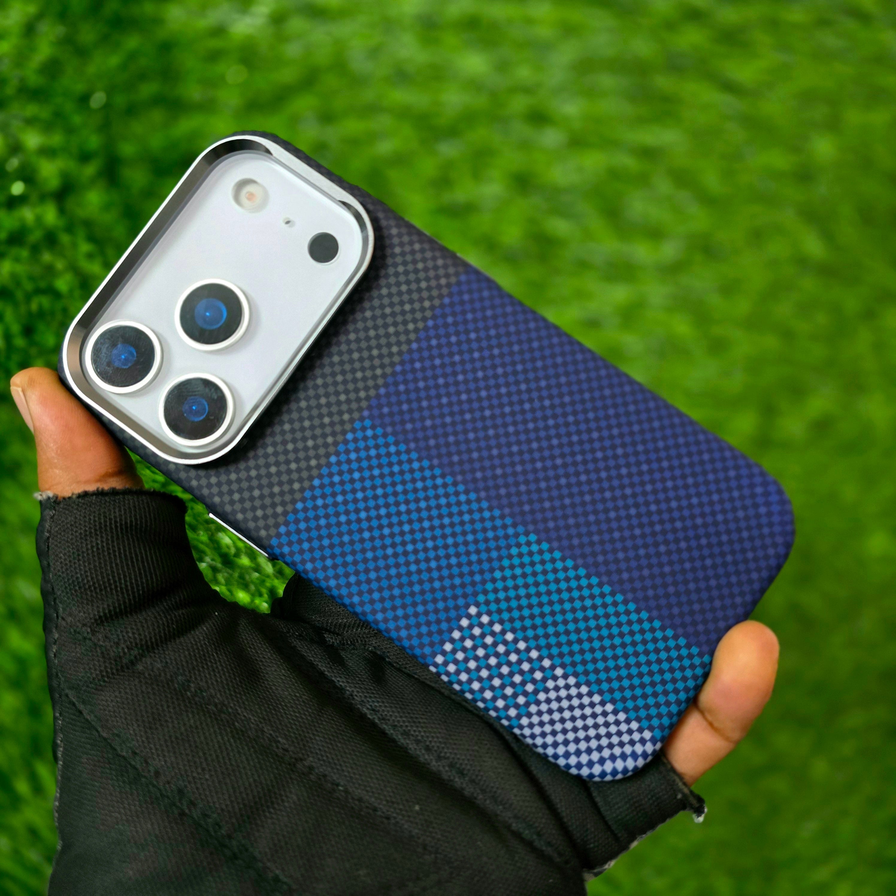 iPhone 17 Pro Max Aramid Carbon Fiber Texture 0.8mm Thin Cover with Magsafe - Black