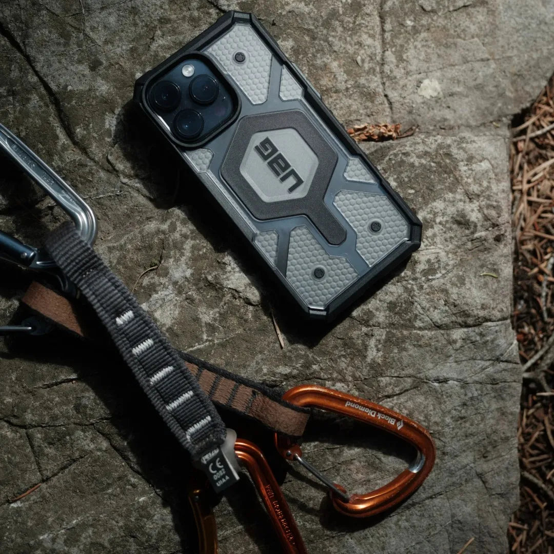 iPhone 15 Plus Pathfinder Series Rugged Magsafe Matte Case - ICE